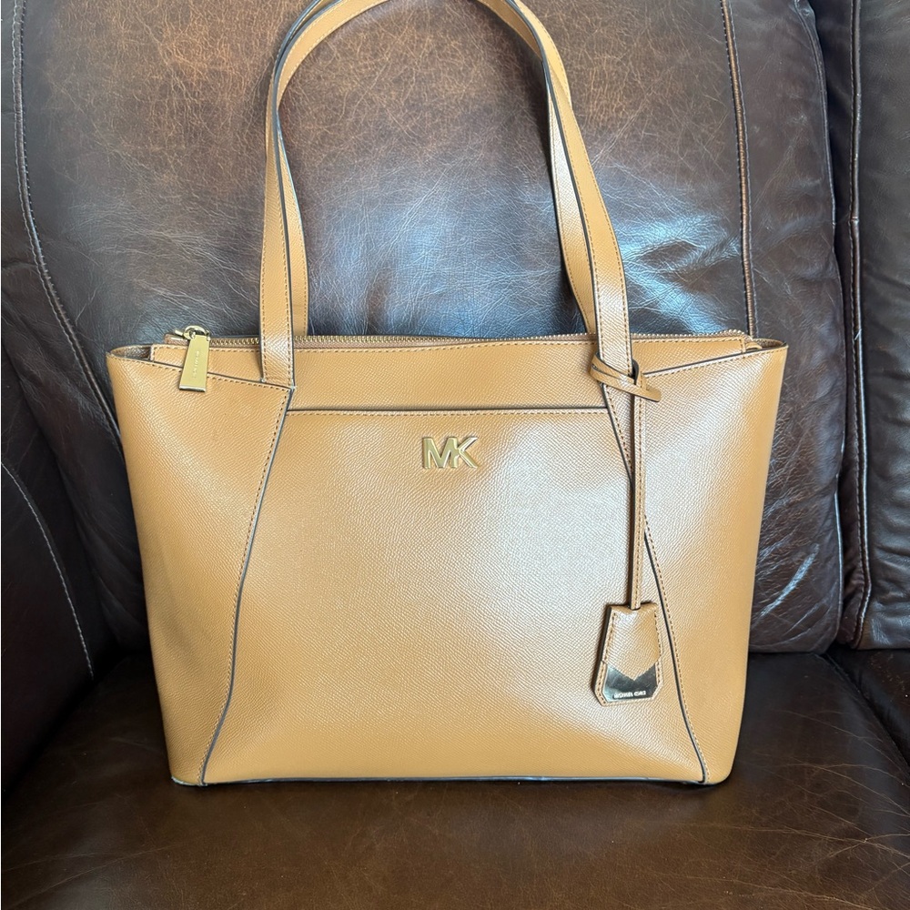 MICHAEL KORS Maddie Medium Camel Leather Tote Bag READ